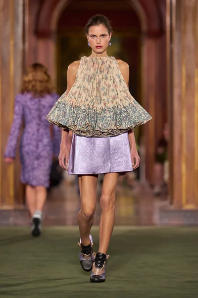 Look 44